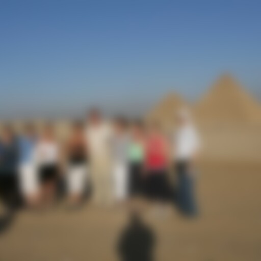 Här vid Pyramiderna i Giza.